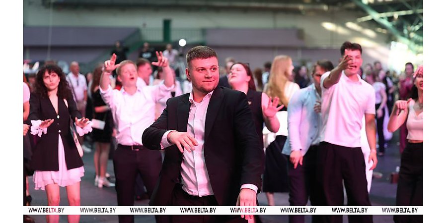 "Наша история". Республиканский праздник выпускников вузов прошел на Футбольном манеже в Минске
