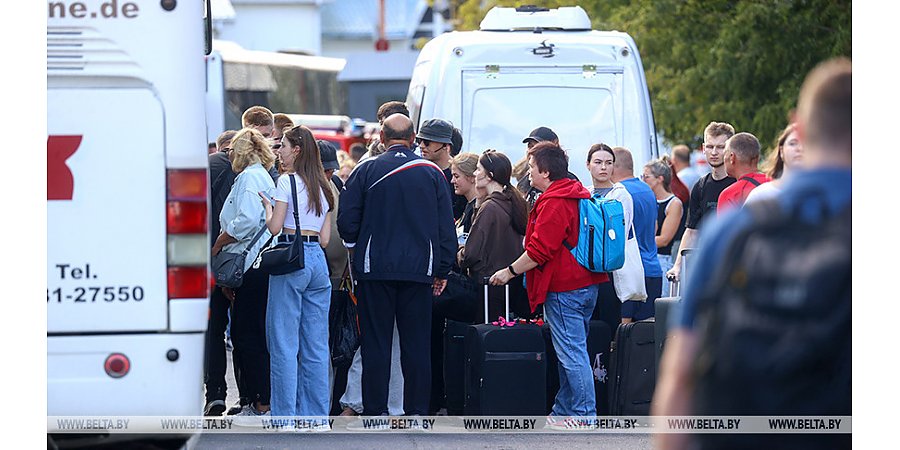 "Плакали, прощались с детьми". Что чувствуют люди, застрявшие на границе с Польшей 