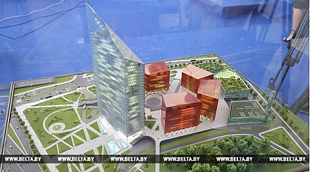 Лукашенко и Миллер заложили капсулу на месте строительства комплекса "Газпром Центр"