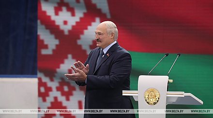 "Состязания верных рыцарей народной игры" - Александр Лукашенко открыл Рождественский турнир любителей хоккея