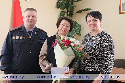 Путь чести начинается с дома. В этом убеждены лидер Вороновской районной организации БСЖ Елена Ястремская и начальник районного отдела внутренних дел Виктор Шейпак