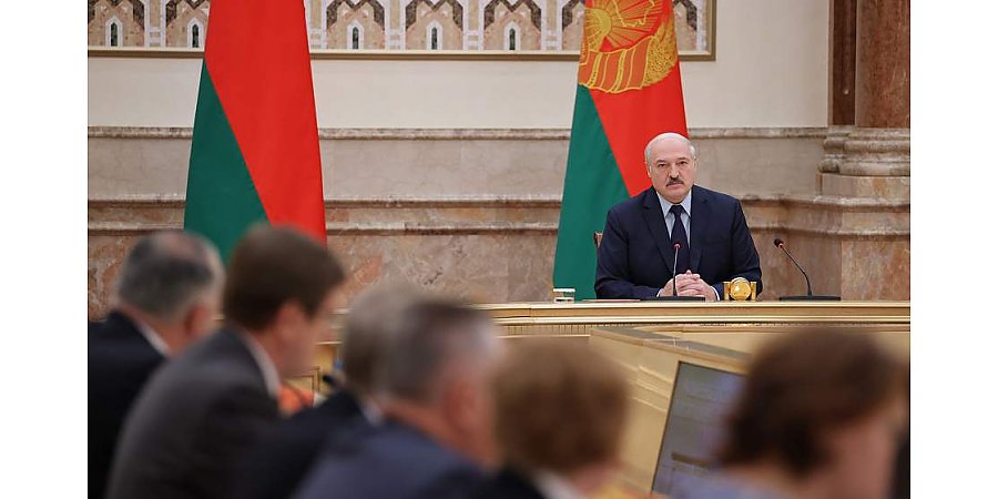 Тема недели: Итоги работы и спорные вопросы - Александр Лукашенко встретился с членами Конституционной комиссии
