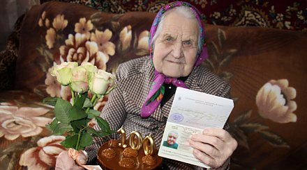 Сто лет и больше. Долгожители Гродненской области получают подарки и поздравления в рамках акции "От всей души"