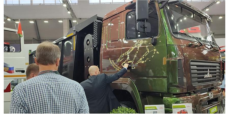 Какая белорусская техника наиболее популярна на ИННОПРОМе, рассказали в "Белинтерэкспо"