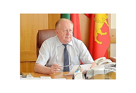 Прямую телефонную линию с жителями области провел заместитель председателя облисполкома Виктор Лискович