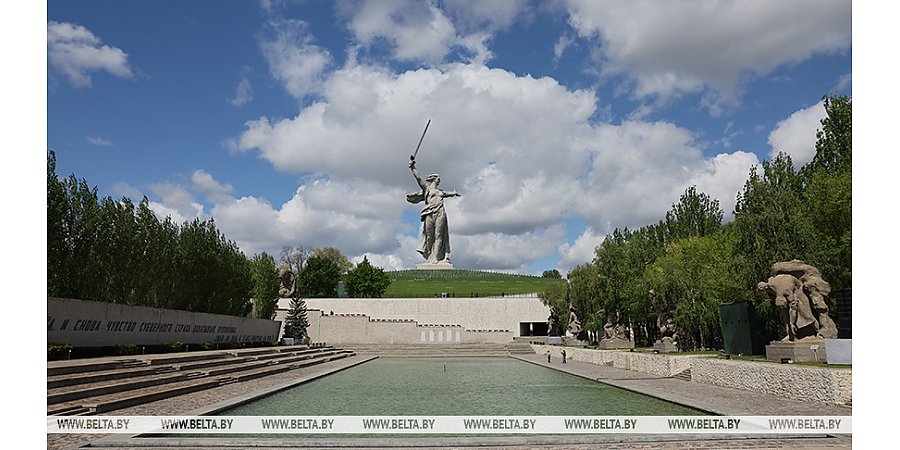 Александр Лукашенко и Владимир Путин возложили цветы на Мамаевом кургане