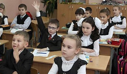 Игорь Карпенко заявляет о готовности юридически закрепить норму о переходе к всеобщему среднему образованию