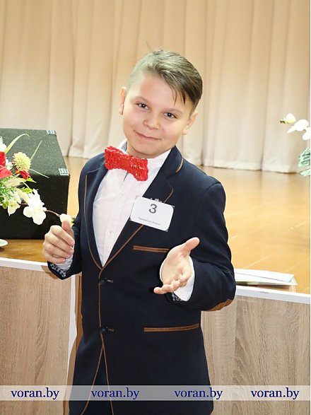 Счастливая бабочка — и победа в руках! Уверенно заявил победитель районного конкурса ведущих «Конферансье-2018» Данила Трахимчик из Конвелишек (Фото)
