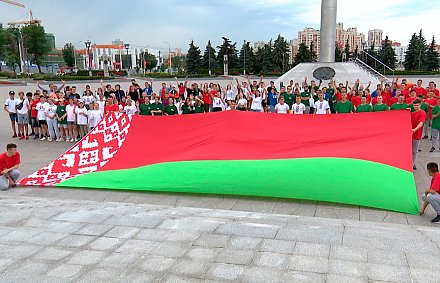 Государственный флаг – ориентир белорусов на земле и в небе