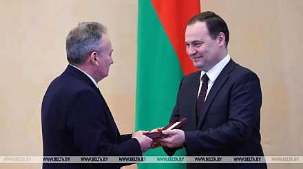 Роман Головченко вручил госнаграды представителям различных сфер