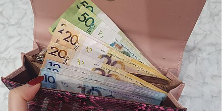 Белстат рассказал, какой была средняя зарплата по областям Беларуси в июне