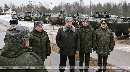 Александр Лукашенко посещает учение "Союзная решимость - 2022" на полигоне под Осиповичами