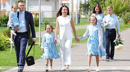 Какие льготы есть у многодетной семьи, где воспитываются школьники? В Минтруда рассказали