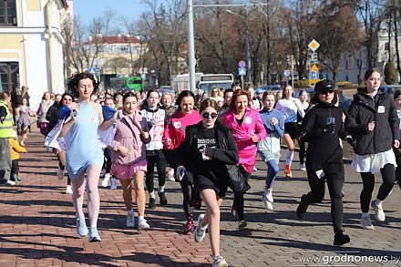 На старте – грация и очарование. Почти 500 гродненок приняли участие в «Забеге красоты»