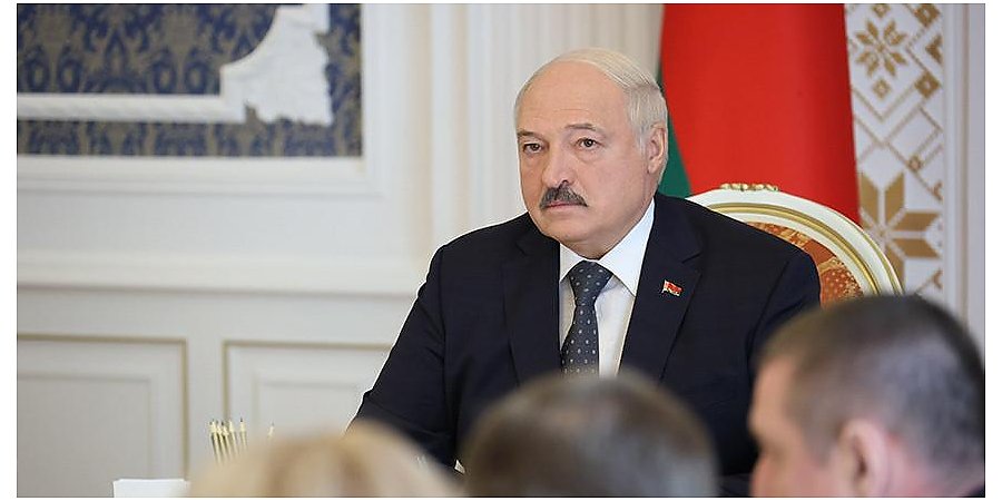 Критика правительства, жилье военным, приглашение Байдена и встреча с Путиным. Подробности горячей Недели Президента