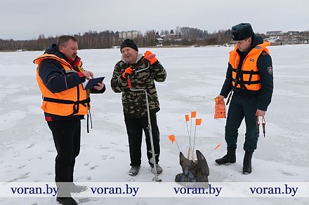 "Зимний патруль" на льду. Соблюдают ли вороновские рыбаки меры безопасности?