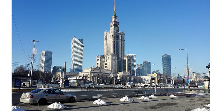 Политолог: экономика Польши впервые с 1993 года пошла на спад