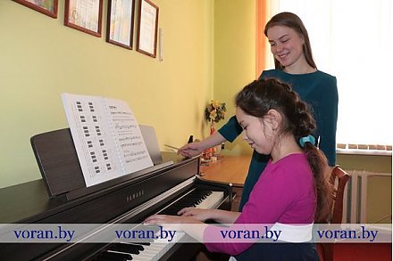 Восемь новеньких музыкальных инструментов поступили на вооружение детских школ искусств Вороновщины в минувшем году