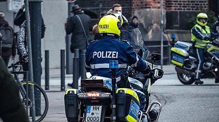 Стрелявший в Дрездене мужчина получил смертельное ранение