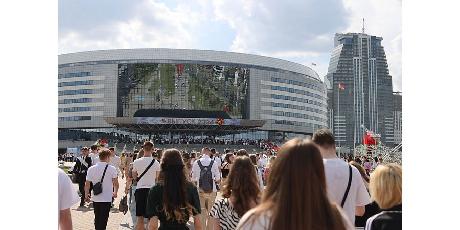 В Беларуси на 1 тыс. юношей приходится 962 девушки. Что в приоритетах у нашей молодежи?