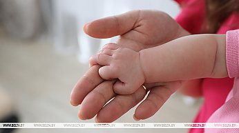 В Беларуси 4,5 тыс. семей усыновителей воспитывают более 7,1 тыс. детей