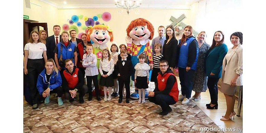 В Гродно прибыл автопоезд «Беларусь. Молодежь. Созидание». Участники проекта посетили Понемуньский детский дом