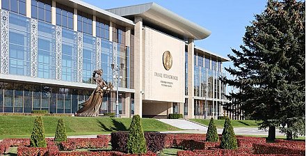 "Вы укрепляете имидж гостеприимной, стабильной и мирной Беларуси". Александр Лукашенко поздравил коллектив Службы безопасности