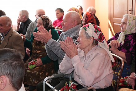 Пусть будет в жизни больше теплых встреч