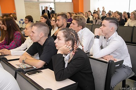 Минобразования изучает возможности распределения «платников»