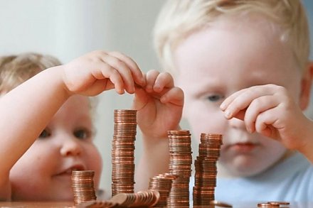 В Минтруда напомнили, когда и куда обращаться за пособием по уходу за ребенком до 3 лет