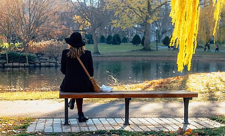 Что такое осенняя депрессия и как пережить это состояние, рассказывает профессор ГрГМУ Елена Королева