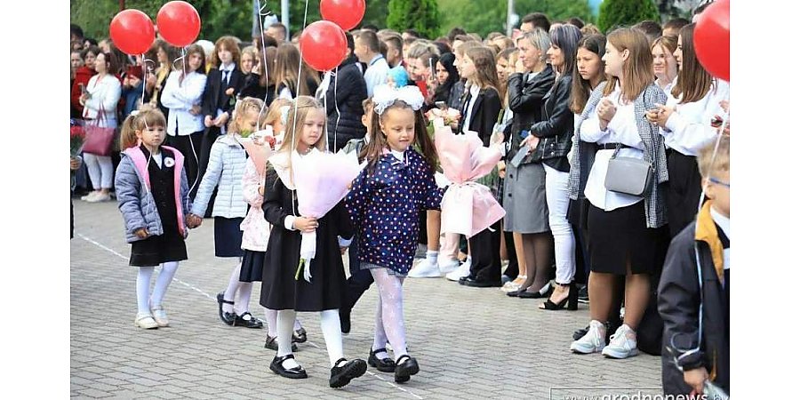 Отпроситься с работы или взять отпуск за свой счет? В профсоюзе рассказали, как родителям попасть на школьные линейки