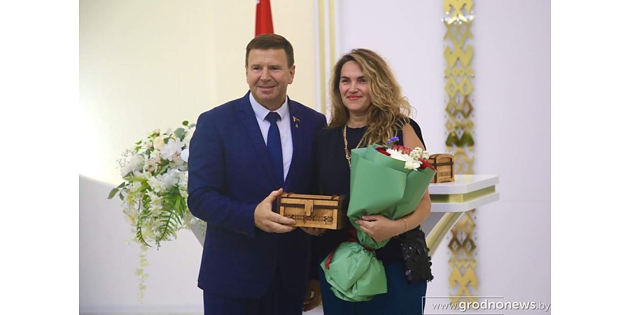 В Гродно вручили «Бацькаву кашулю» многодетным семьям