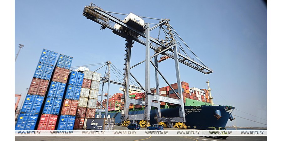 Александр Лукашенко рассчитывает, что порт и СЭЗ "Сохар" станут надежной стартовой площадкой для кооперации с Оманом