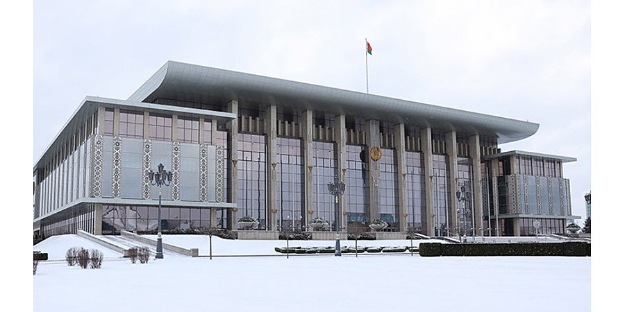 Александр Лукашенко принял с докладом главу Администрации Президента