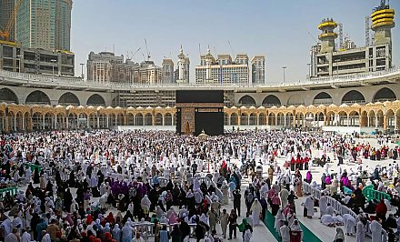 Из-за коронавируса впервые в истории закрылись две главные святыни ислама в Мекке и Медине