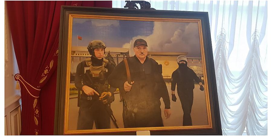 ФОТОФАКТ: Во Дворце Независимости выставили подаренную Александру Лукашенко картину, о которой он рассказал 1 сентября