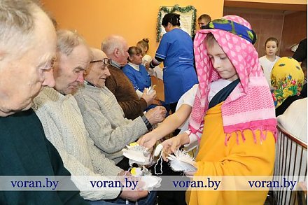 Новогоднее  торжество с участием главы районасостоялось в отделении круглосуточного пребывания для граждан пожилого возраста и инвалидов в деревне Бастуны