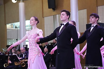 «Васильковая симфония». В Гродно состоялся бал-ассамблея, посвященный Году белорусской женщины