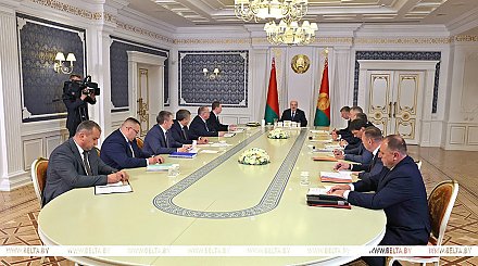 Агрохолдинги и укрупнение Дрибинского района. Александр Лукашенко собрал совещание по Могилевской области