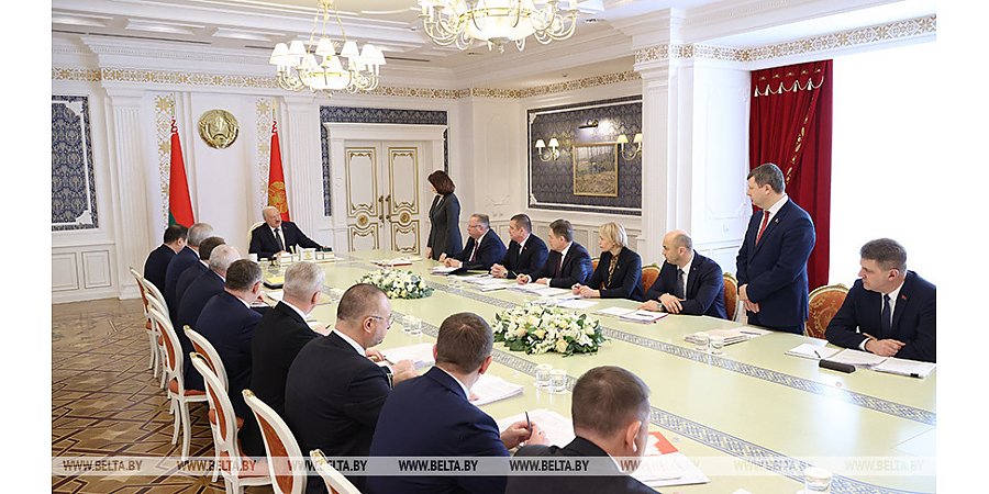 Президент поручил изучить работу центров по обслуживанию бюджетных организаций