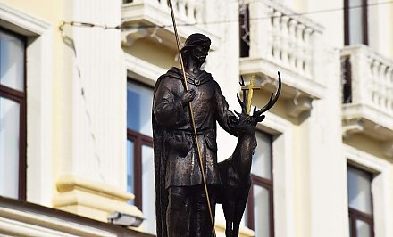 Подарок ко Дню города и символ истории. В центре Гродно открыли скульптуру Святому Губерту