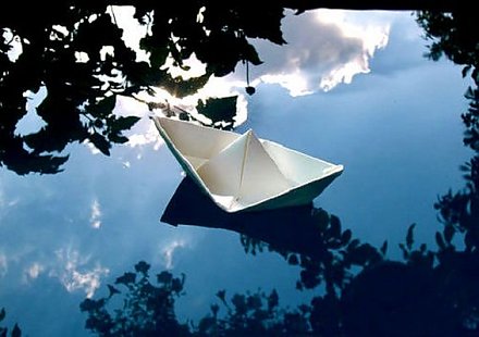 На Августовском канале покажут сцену войны и спустят на воду бумажные кораблики