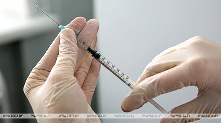 Китайцы начали испытывать вакцину от коронавируса на людях