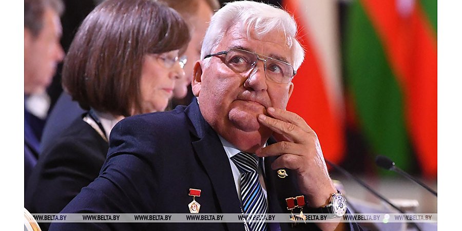 Александр Лукашенко поздравил летчика-космонавта дважды Героя Советского Союза Петра Климука с 80-летием