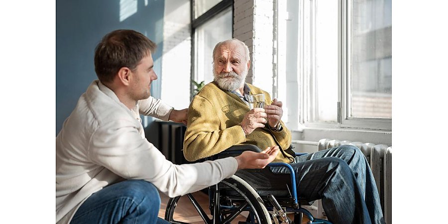 Как отличить старческие капризы от признаков начинающейся деменции, рассказала психолог