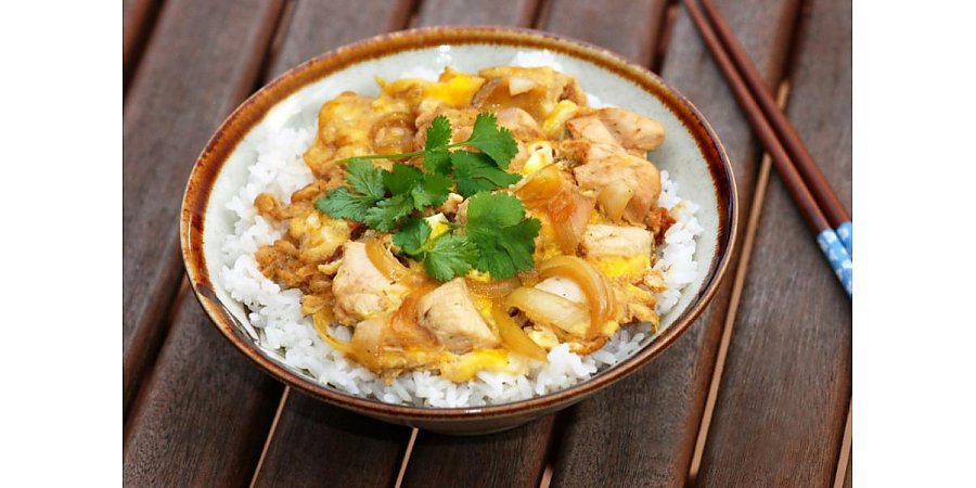 Как приготовить традиционный японский омлет с курицей и луком: рецепт блюда оякодон