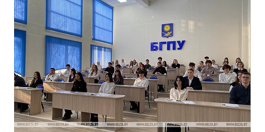 "Пришли 98,4% выпускников, троих удалили". Иванец рассказал, как прошло РЦЭ
