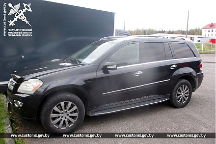 Тайники со спрятанными запчастями для промышленной техники обнаружили гродненские таможенники в авто прибывшего из Литвы белоруса