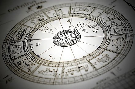 Гороскоп на 13 ноября: Львам — щедрость энергии и смелые шаги, Стрельцам — действие как путь к вдохновению